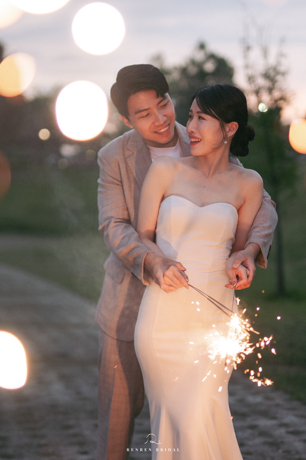 台中婚紗攝影,台中婚紗拍攝,台中婚紗,婚紗 基地,婚紗基地,台中婚紗工作室,台中婚紗推薦,台中拍婚紗,輕婚紗,海邊婚紗,仙女棒婚紗照