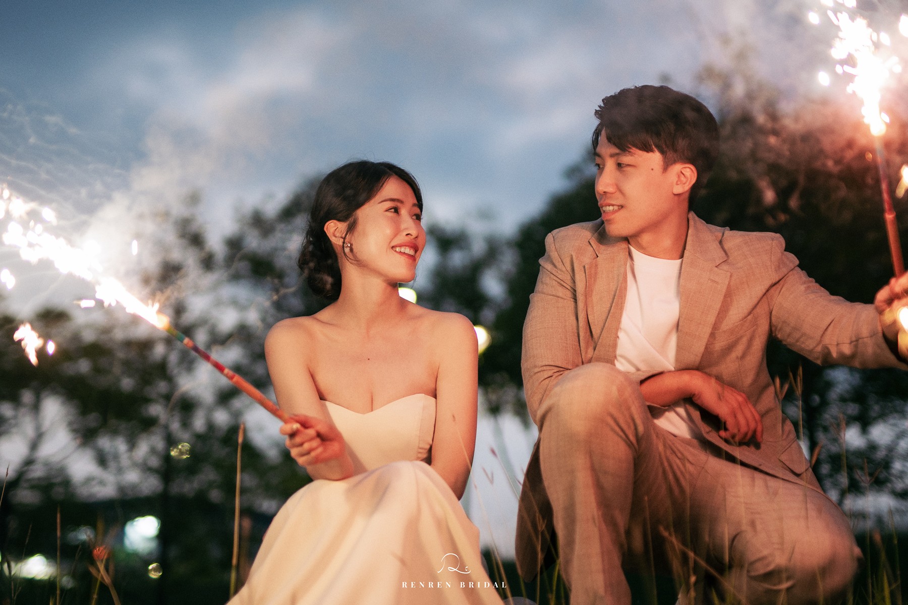 台中婚紗攝影,台中婚紗拍攝,台中婚紗,婚紗 基地,婚紗基地,台中婚紗工作室,台中婚紗推薦,台中拍婚紗,輕婚紗,海邊婚紗,仙女棒婚紗照