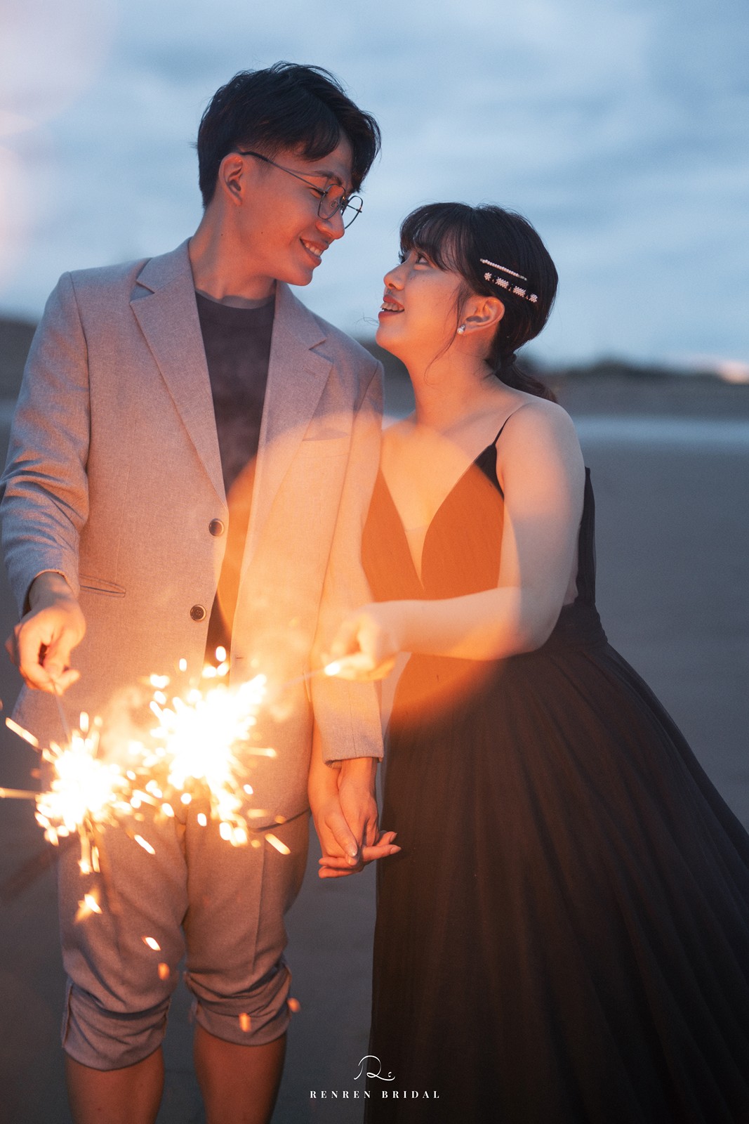 台中婚紗攝影,台中婚紗拍攝,台中婚紗,婚紗 基地,婚紗基地,台中婚紗工作室,台中婚紗推薦,台中拍婚紗,輕婚紗,海邊婚紗,仙女棒婚紗照