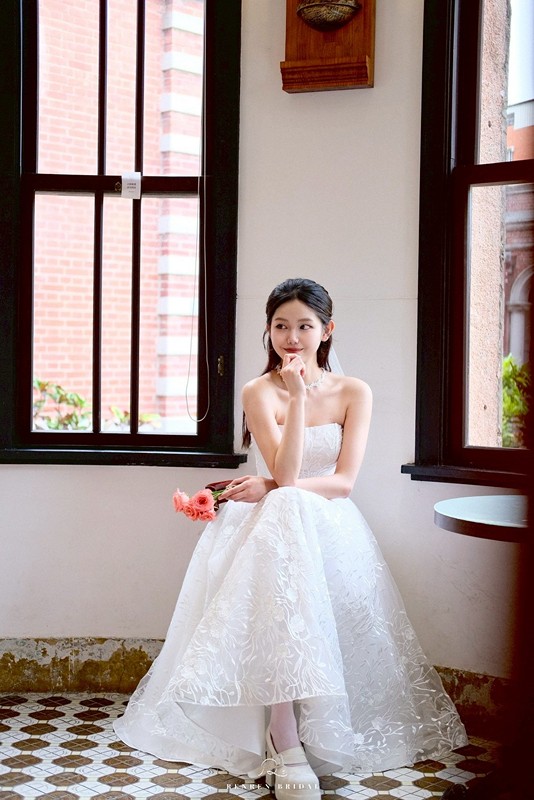 登記婚紗,登記輕紗,登記洋裝,登記輕婚紗登記禮服,登記 攝影,登記攝影,登記結婚攝影,登記結婚造型,台中 登記攝影,台中輕紗,台中輕婚紗,台中輕婚紗租借,台中婚紗,台中婚紗租借