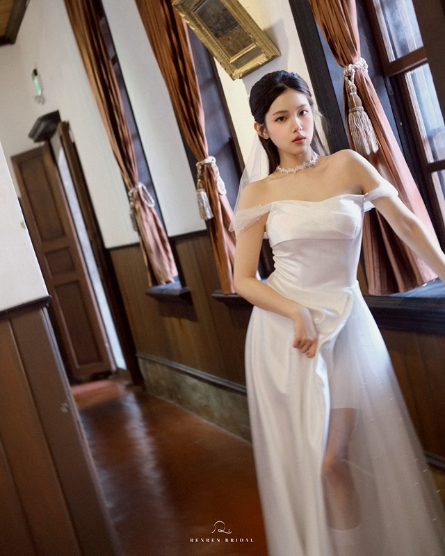 登記婚紗,登記輕紗,登記洋裝,登記輕婚紗登記禮服,登記 攝影,登記攝影,登記結婚攝影,登記結婚造型,台中 登記攝影,台中輕紗,台中輕婚紗,台中輕婚紗租借,台中婚紗,台中婚紗租借