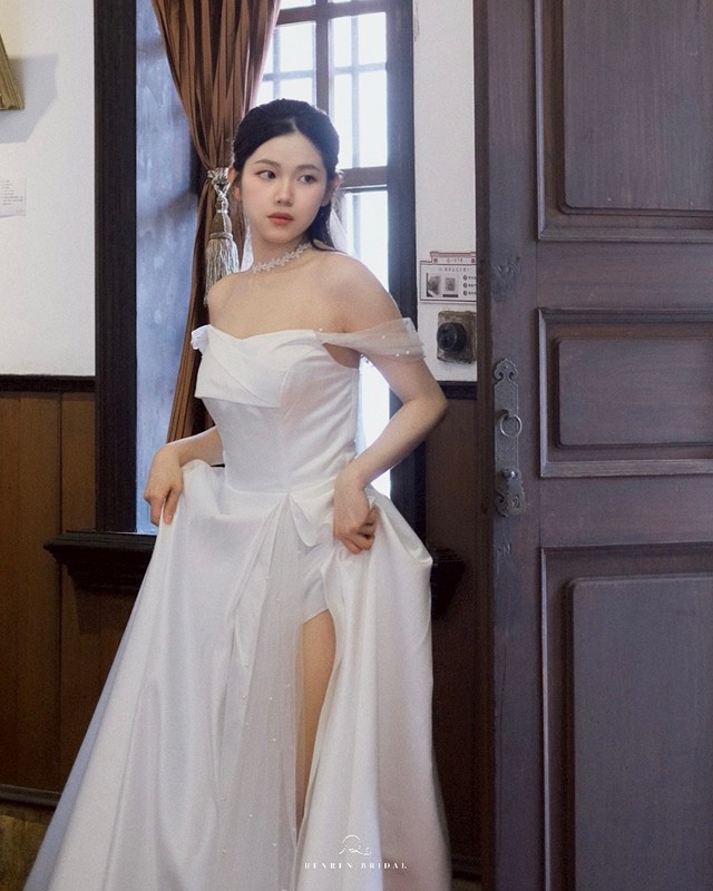 登記婚紗,登記輕紗,登記洋裝,登記輕婚紗登記禮服,登記 攝影,登記攝影,登記結婚攝影,登記結婚造型,台中 登記攝影,台中輕紗,台中輕婚紗,台中輕婚紗租借,台中婚紗,台中婚紗租借