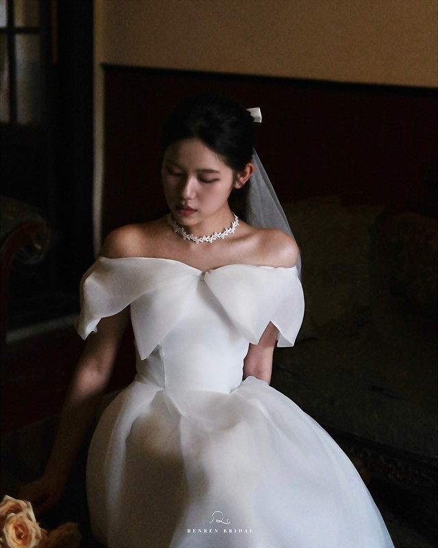 登記婚紗,登記輕紗,登記洋裝,登記輕婚紗登記禮服,登記 攝影,登記攝影,登記結婚攝影,登記結婚造型,台中 登記攝影,台中輕紗,台中輕婚紗,台中輕婚紗租借,台中婚紗,台中婚紗租借